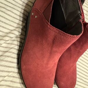 Skechers Parallel Ditto  Burgundy Size 9.5 Wedge Bootie Suede Comfort Cushioned